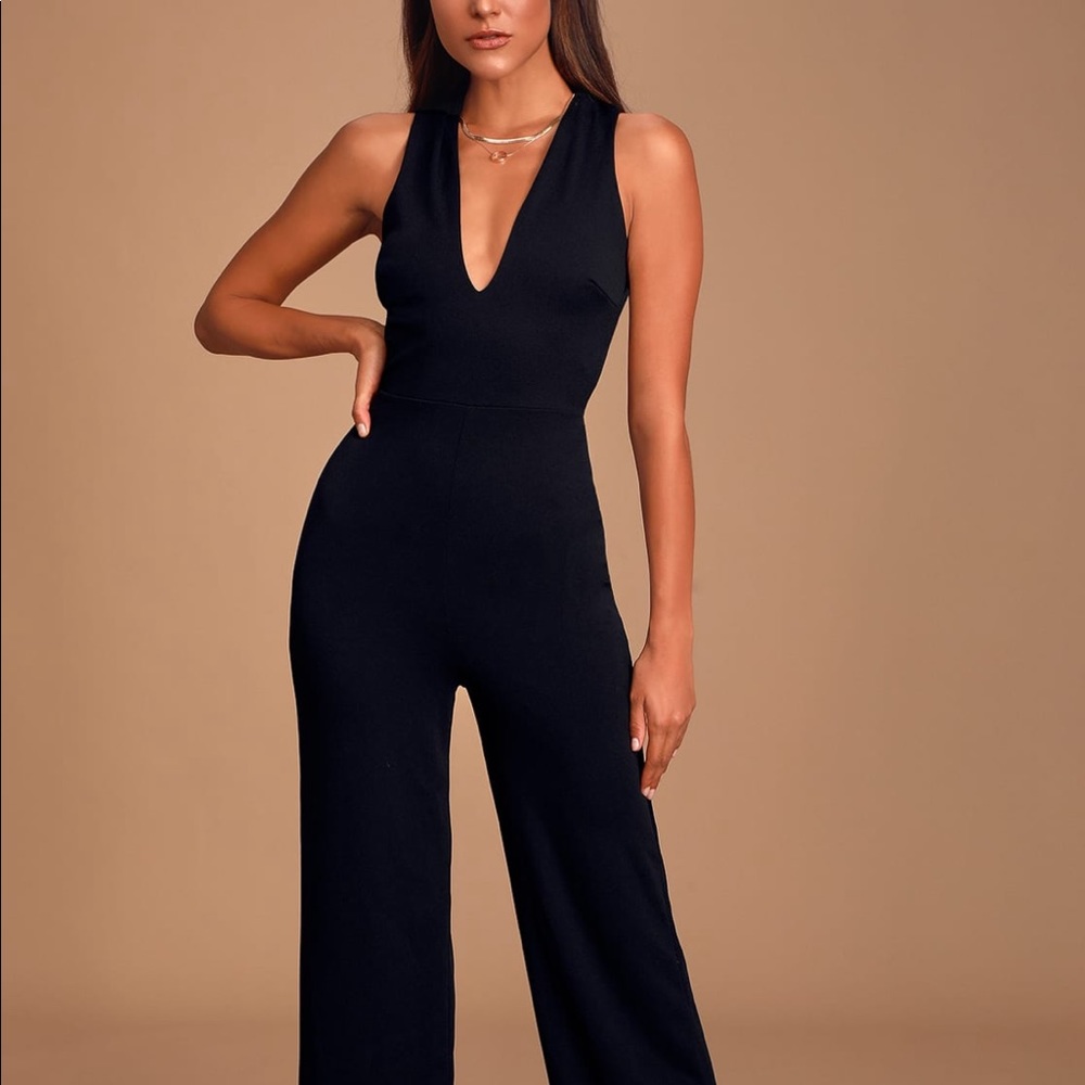 Lulu’s black jumpsuit. Only worn a few times.